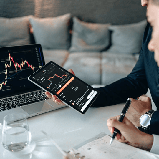 Arkbit Luxen - Team of Cryptocurrency Experts